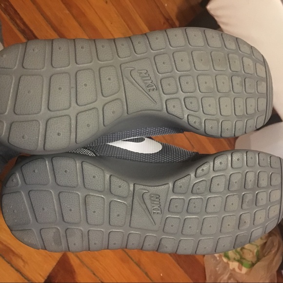 Nike All Gray Silver Roshe One - Picture 3 of 4